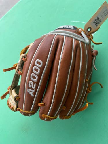 Used Wilson A2000 Right Hand Throw Baseball Glove 11.5"