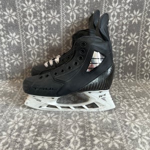 Intermediate Used True Pro Custom Hockey Skates Regular Width Size 4 *No Tongues or Steel*