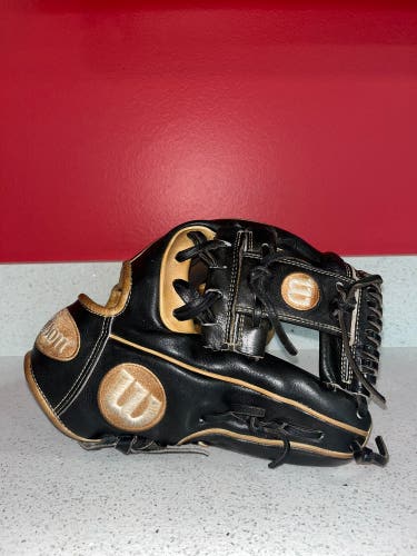 Used Infield 11.5" A2000 Baseball Glove