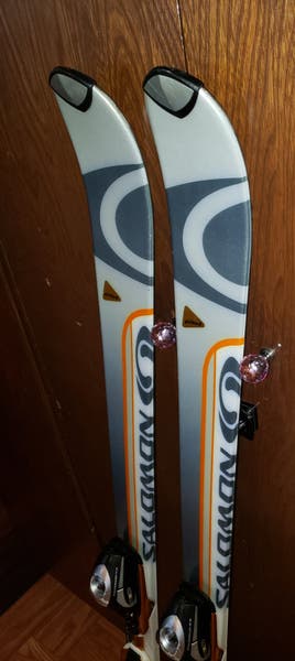 WOMENS 150cm Skis Salomon Pilot Verse 8W with S710 Bindings