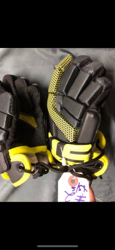 Youth xs size 8 lacrosse gloves