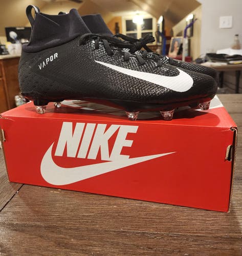 New Men's Size 11 (Women's 12) Nike Vapor untouchable 3
