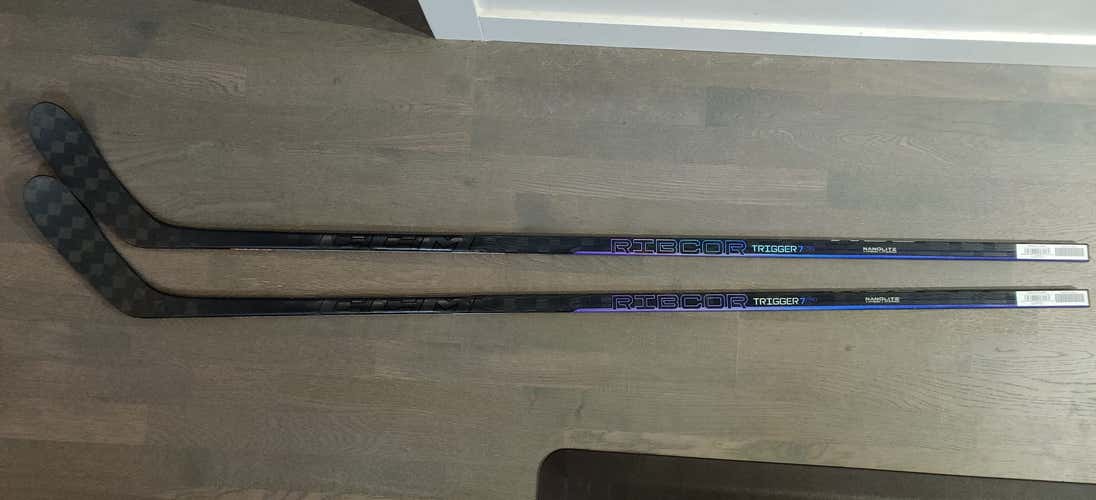 New 2-Pack CCM RH CCM Trigger 7 Pro Stick - P28