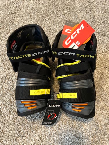 Large CCM Tacks AS-V Pro Elbow Pads