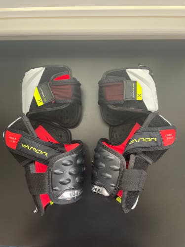 Used Medium Bauer  Vapor Hyperlite Elbow Pads