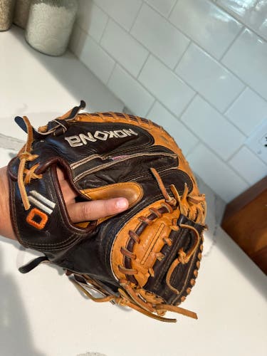 Nokona Catchers Glove 32”