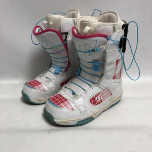 Used Dc Shoes W Siloh 09 Senior 6 Womens Snowboard Boots