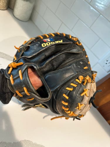 Wilson A2000 catchers glove
