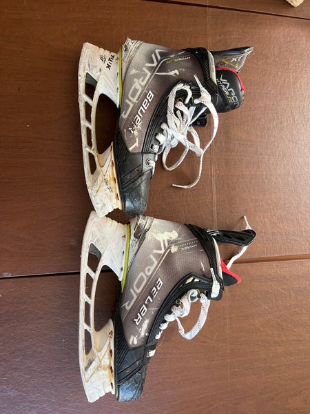 Senior Bauer Size 9 Vapor Hyperlite Hockey Skates