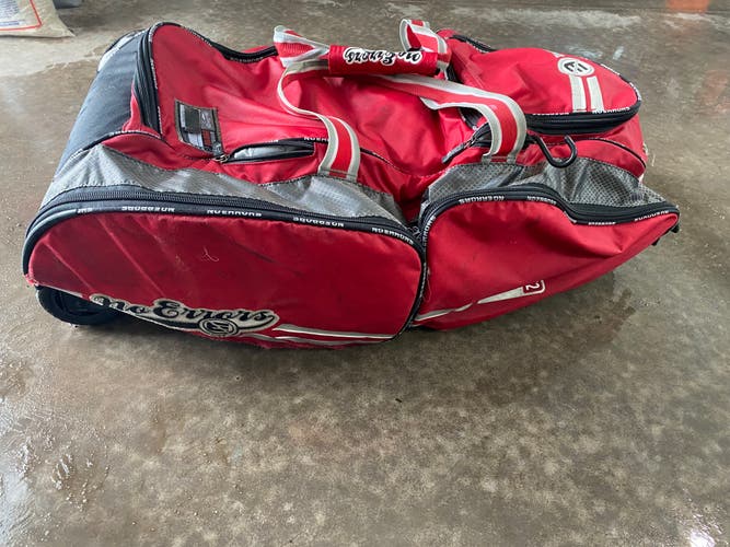 2021 NO ERRORS NO E2 Catchers Bag with FatBoy Wheels. Good condition! Only 2 seasons.