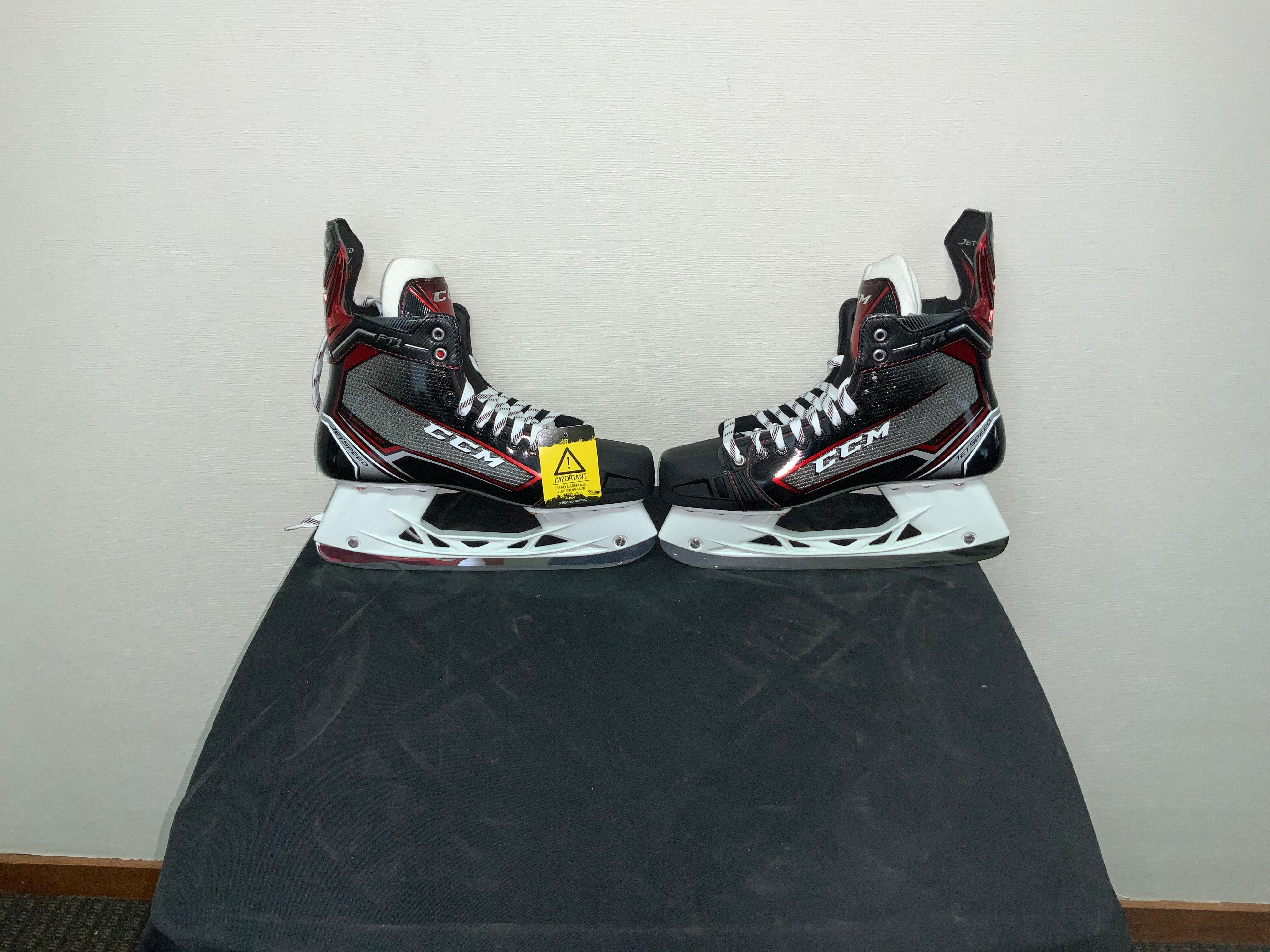 Senior New CCM JetSpeed FT1 Hockey Skates Regular Width Size 10