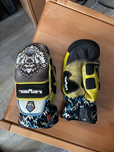 Level Mitts Gloves