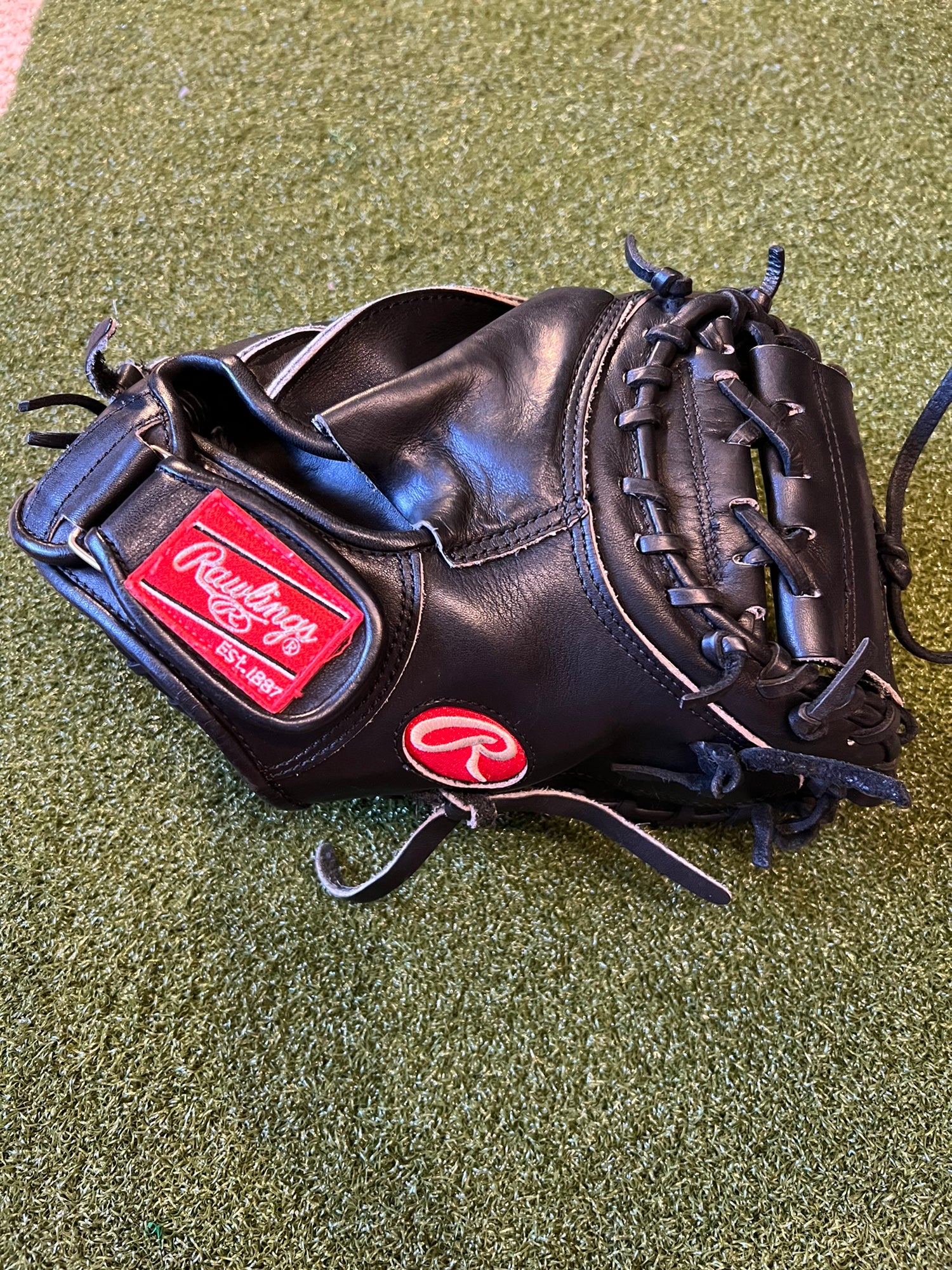 What Pros Wear: Salvador Perez' Rawlings Heart of the Hide PROSP13B  Catcher's Mitt - What Pros Wear