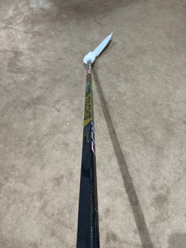 P29 75 Flex Senior Right Handed Super Tacks AS-V PRO Hockey Stick
