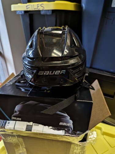 Used Medium Bauer Re-Akt 150 Helmet