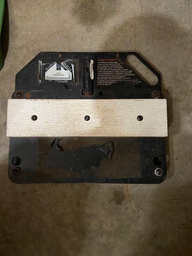 King of the hill pitching back leg trainer (good condition)