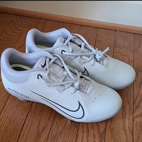New Women's Size 9.0 Nike Hyperdiamond Strike Metal