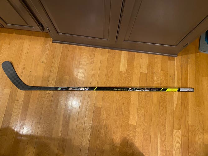 Intermediate RH P29 Super Tacks AS3 Pro Flex 55 Hockey Stick