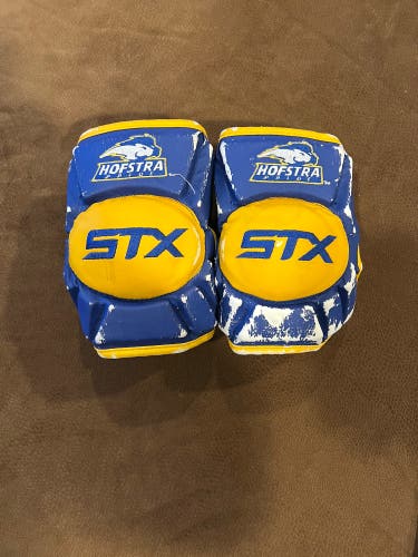 STX Cell Hofstra elbow pads