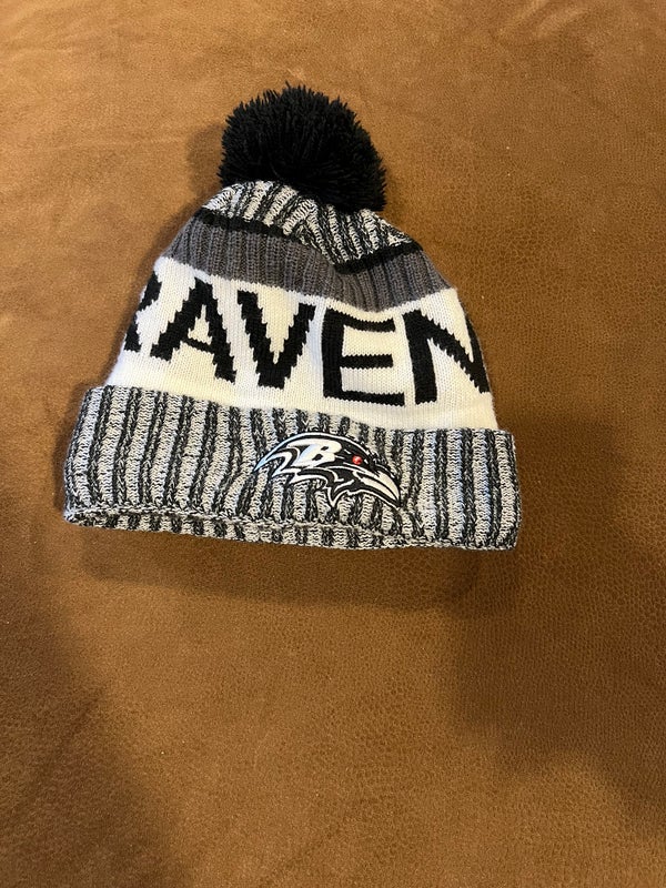 New Era Men's Baltimore Ravens Patch Grey Pom Knit Beanie