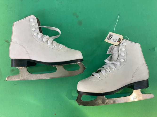 Used DBX Figure Skates 1.0