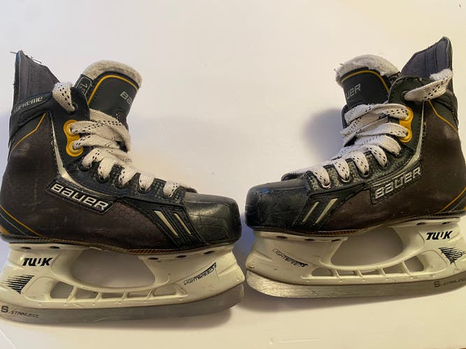 Junior Used Bauer Supreme One.6 Hockey Skates With Superfeet Extra wide EE 1.5