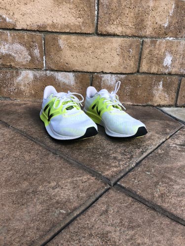 NEW BALANCE 890 V8 Workout Shoes (sz 11)