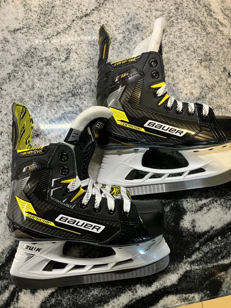 New Bauer Regular Width Size 1.5 Supreme M4 Hockey Skates