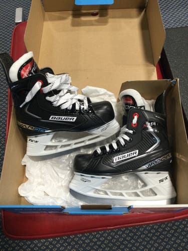 Junior New Bauer X3.5 Hockey Skates
