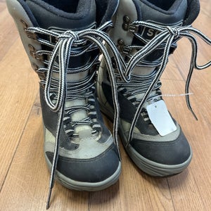 Used   Snowboard Boots