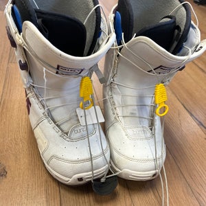 Used Size 5.0 (Women's 6.0) Burton Mint Boa Snowboard Boots
