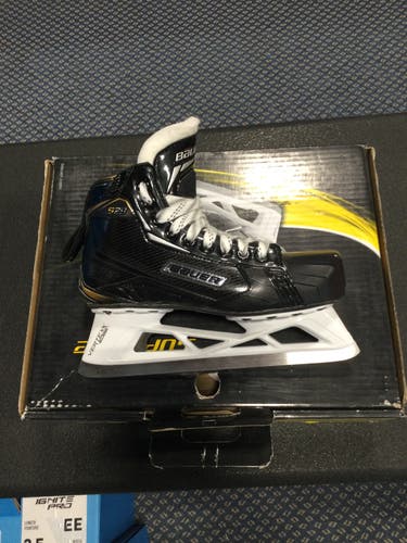 Intermediate New Bauer Supreme S29 Hockey Skates Regular Width Size 5
