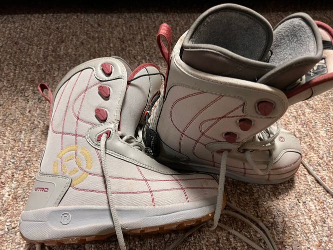 Unisex Size 9.5 (Women's 10.5) Nitro All Mountain Snowboard Boots