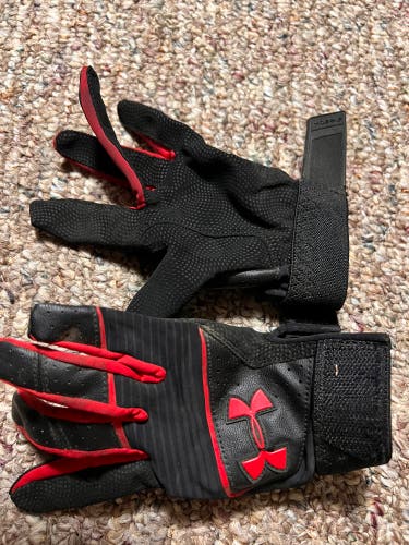 Used Small Under Armour clean up Batting Gloves