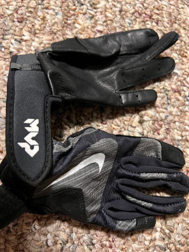 Used Youth XS Nike MVP Batting Gloves