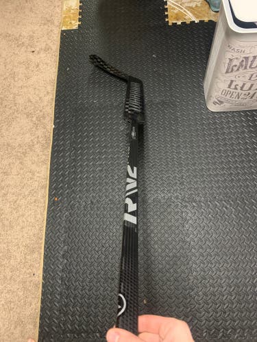 Warrior RV2 PRO+ 27.5” W33 Goalie Stick