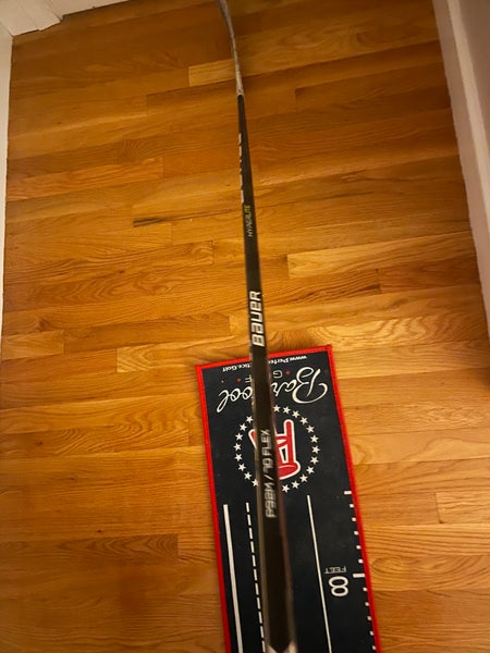 Senior Right Handed P92M Vapor Hyperlite Hockey Stick