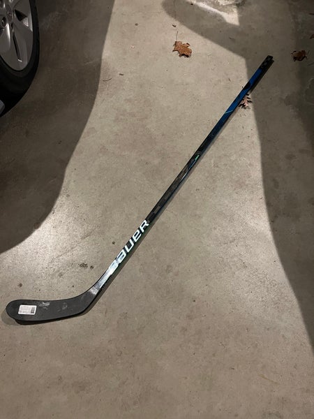 Used Right Handed P28 Nexus Geo Hockey Stick