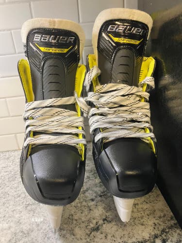 New Bauer  Size 8.5 Supreme M4 Hockey Skates