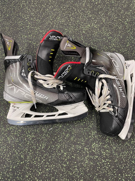 Used Bauer Size 10 Vapor Hyperlite Hockey Skates