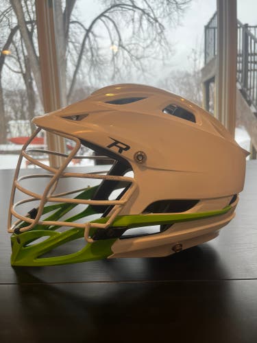 Player's Cascade R Helmet White/Green