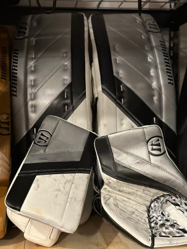 Warrior Goalie Set G4 Used 33”