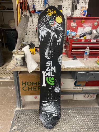 Men's   Without Bindings Medium Flex Snowboard