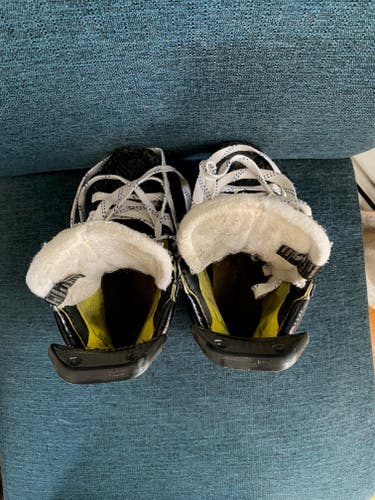 Junior Used Bauer Supreme 3S Pro Hockey Skates Regular Width Size 1