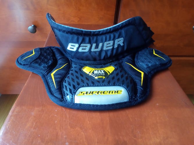 Used Bauer Supreme Goalie Neck Guard - Junior
