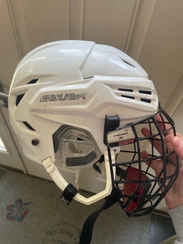 Used Medium Bauer Re-Akt 95 Helmet