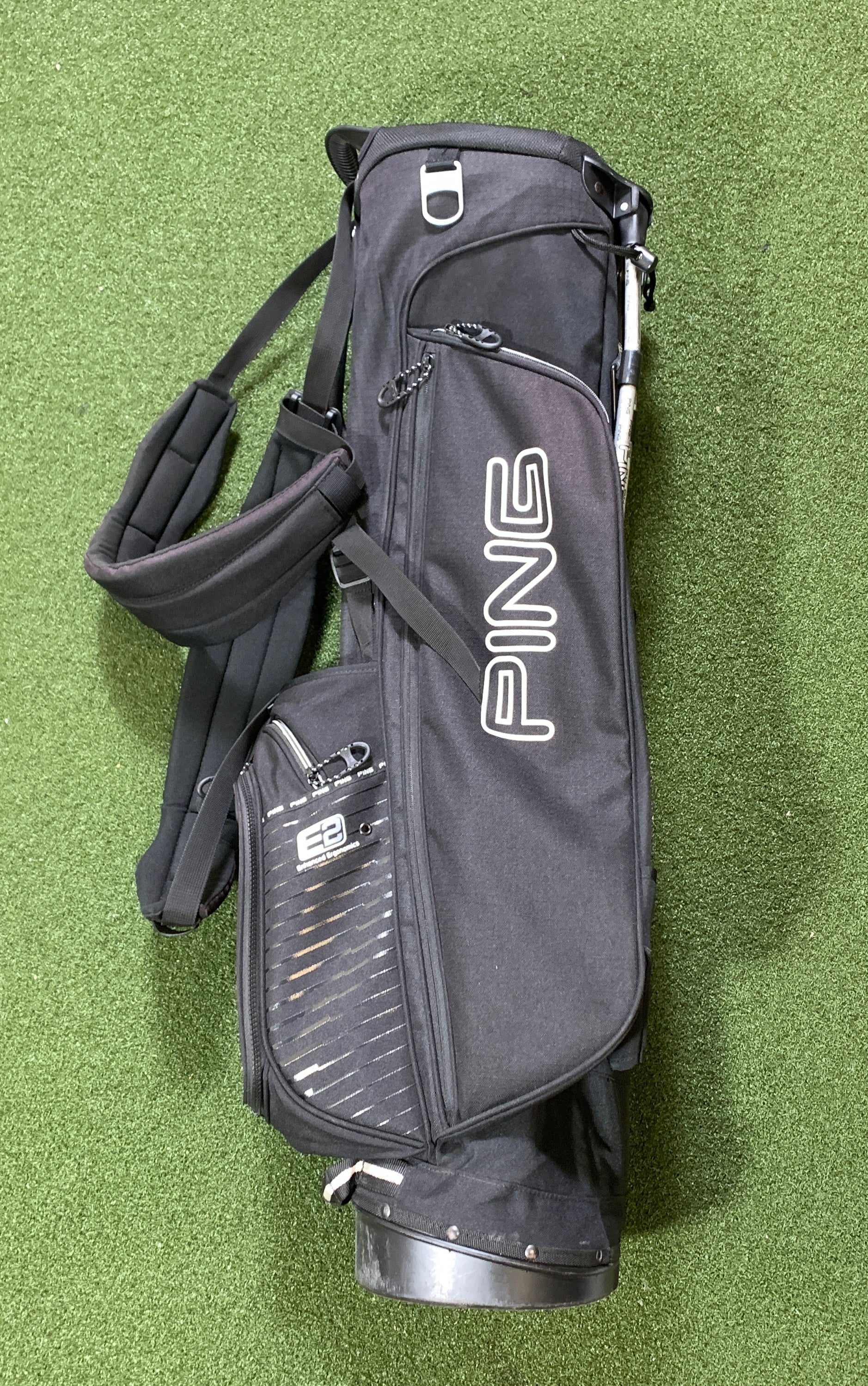 Ping E2 Carry Stand Bag Black 4-Way Divide Dual Strap Golf Bag