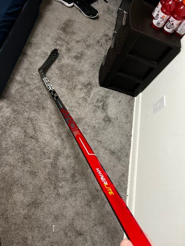 New Right Handed P28M Pro Stock Vapor Hyperlite Hockey Stick
