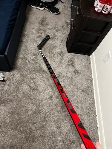 Senior Right Handed P28M Pro Stock Vapor FlyLite Hockey Stick