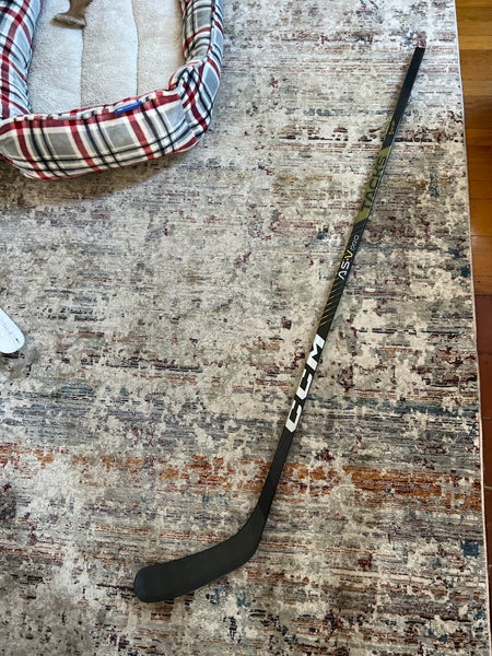 Senior NEW Right Handed P90TM Super Tacks AS-V PRO Hockey Stick